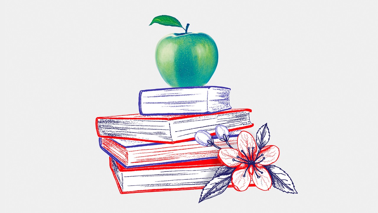 Apple on a stack of books; image used for HSBC Vietnam Premier Overseas Education page