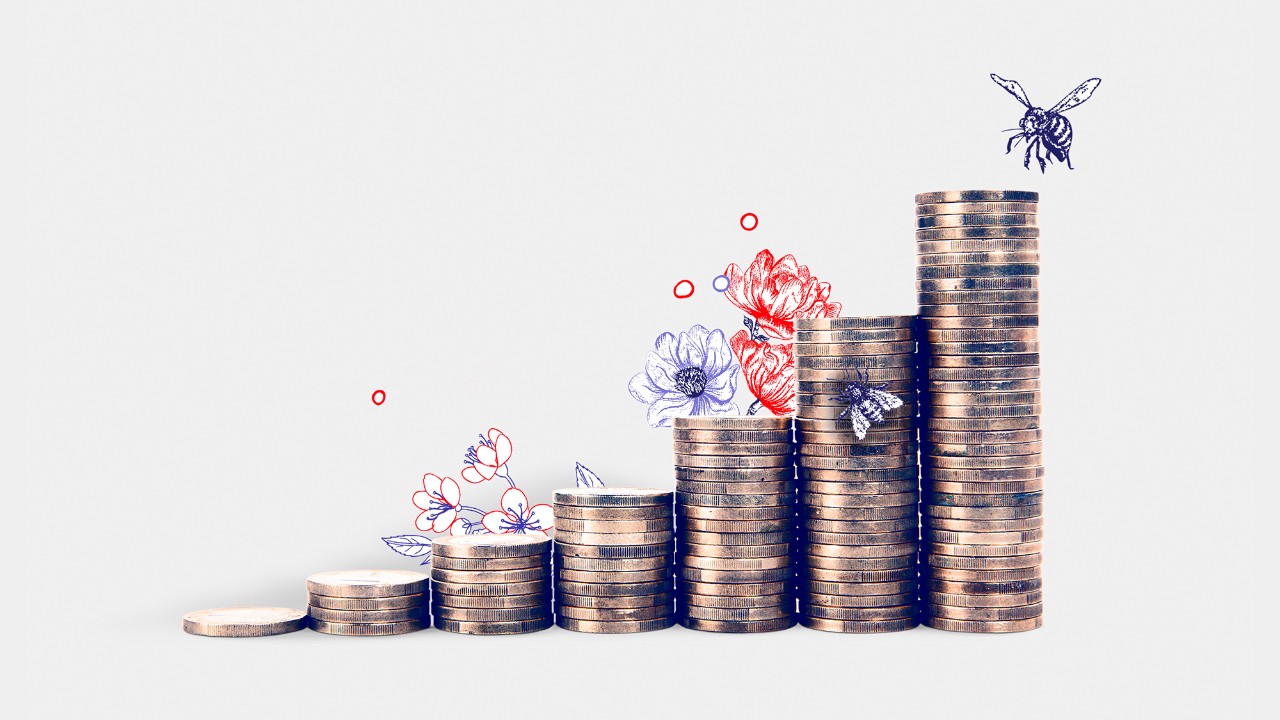 Coins stacked like a staircase; image used for HSBC Vietnam Premier Your day-to-day banking privileges page