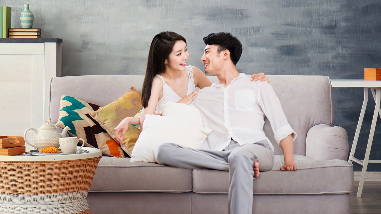 Couple relaxing on sofa; image used for HSBC Vietnam Personal Instalment Loan page