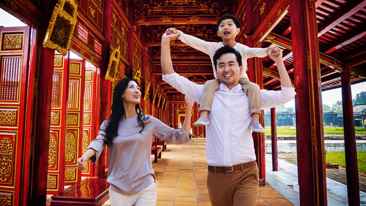Parents and son enjoying their visit in a temple; image used for HSBC Visa Platinum Credit Card page