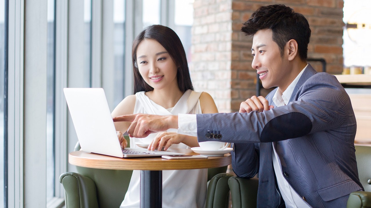 Business professionals having meeting in an open work space; image used for HSBC Vietnam ATM FAQ page