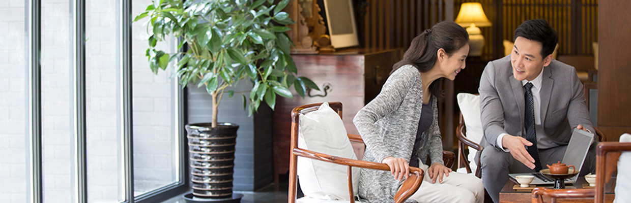 Asian woman looking at charts; image used for HSBC Vietnam Financial Planning page.