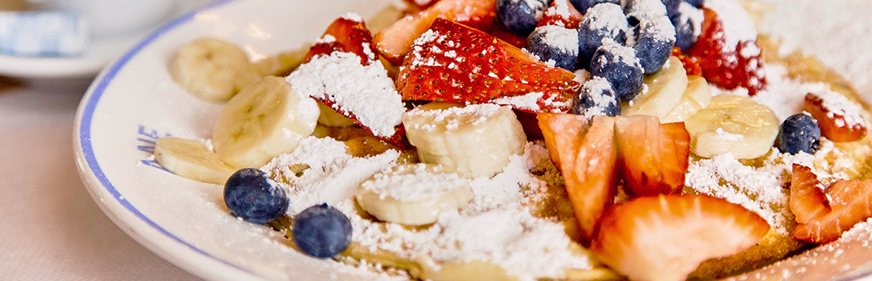 a Fruit pancake and coffee; image used for HSBC Vietnam Debit Card Dining Offers page