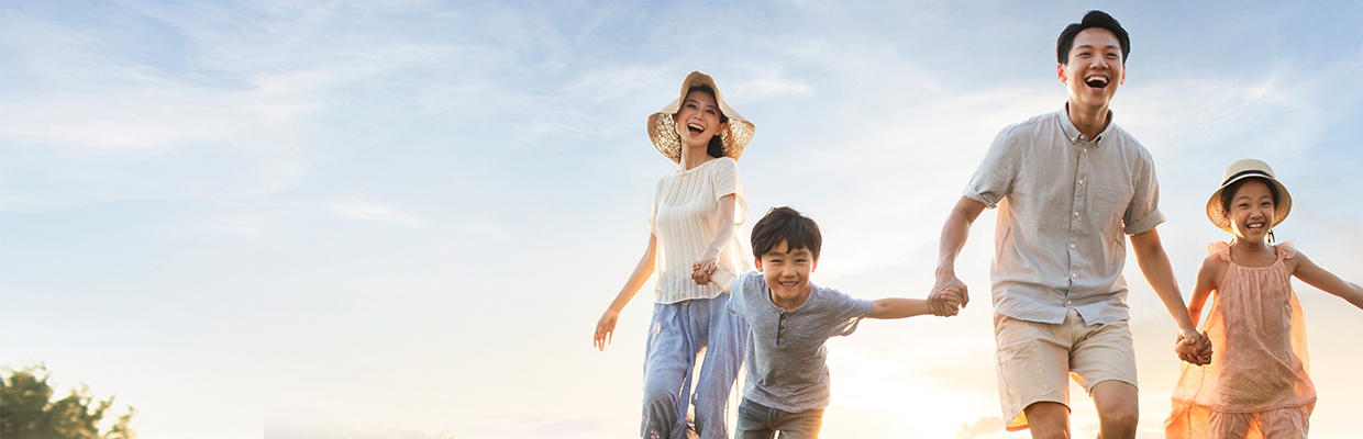 Parents and children happily holding hands outdoors; image used for HSBC Vietnam Accounts page