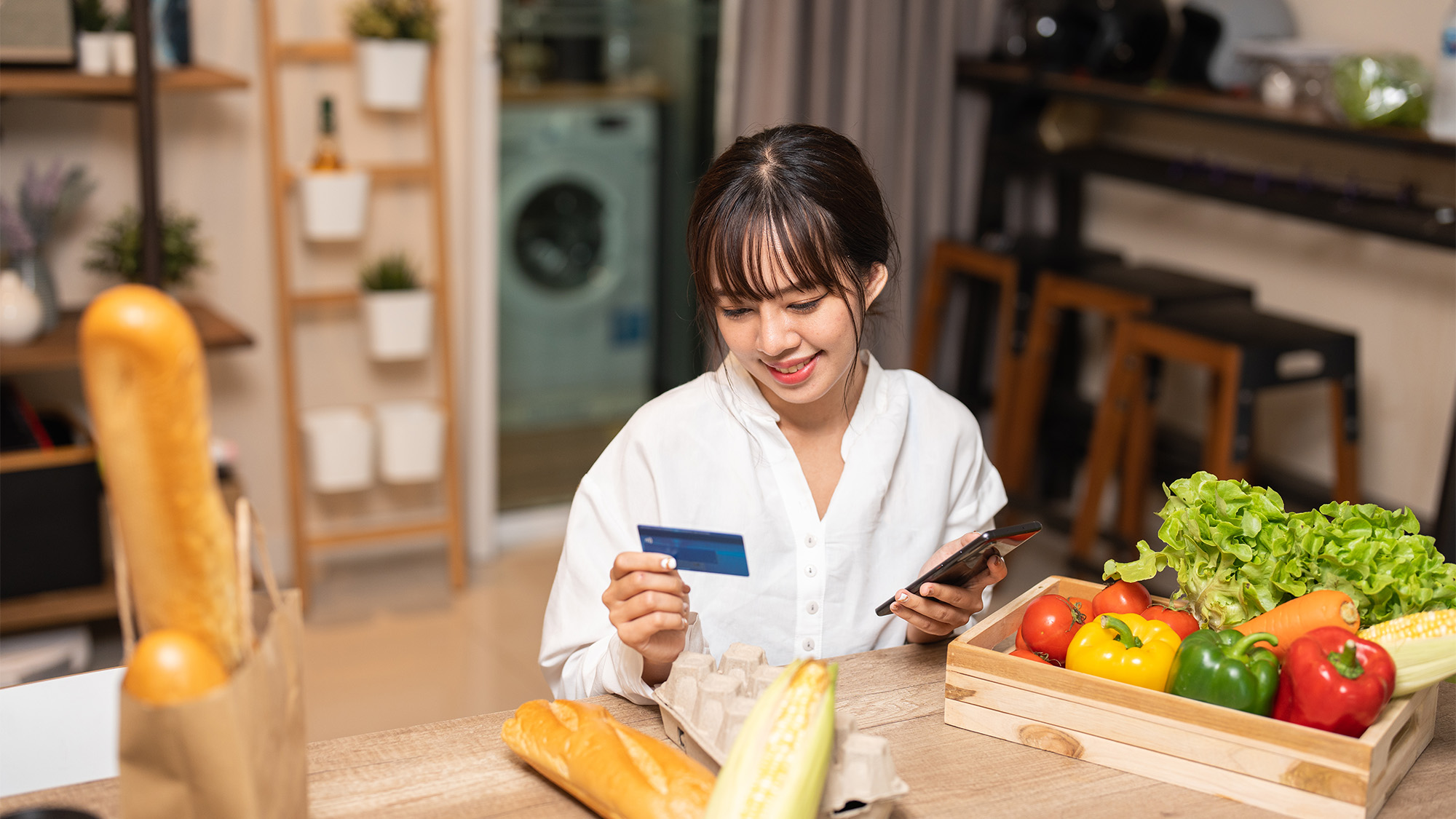 Happy family of three sitting with luggage on sofa in living at home; image used for HSBC Vietnam Credit card rewards explained article page