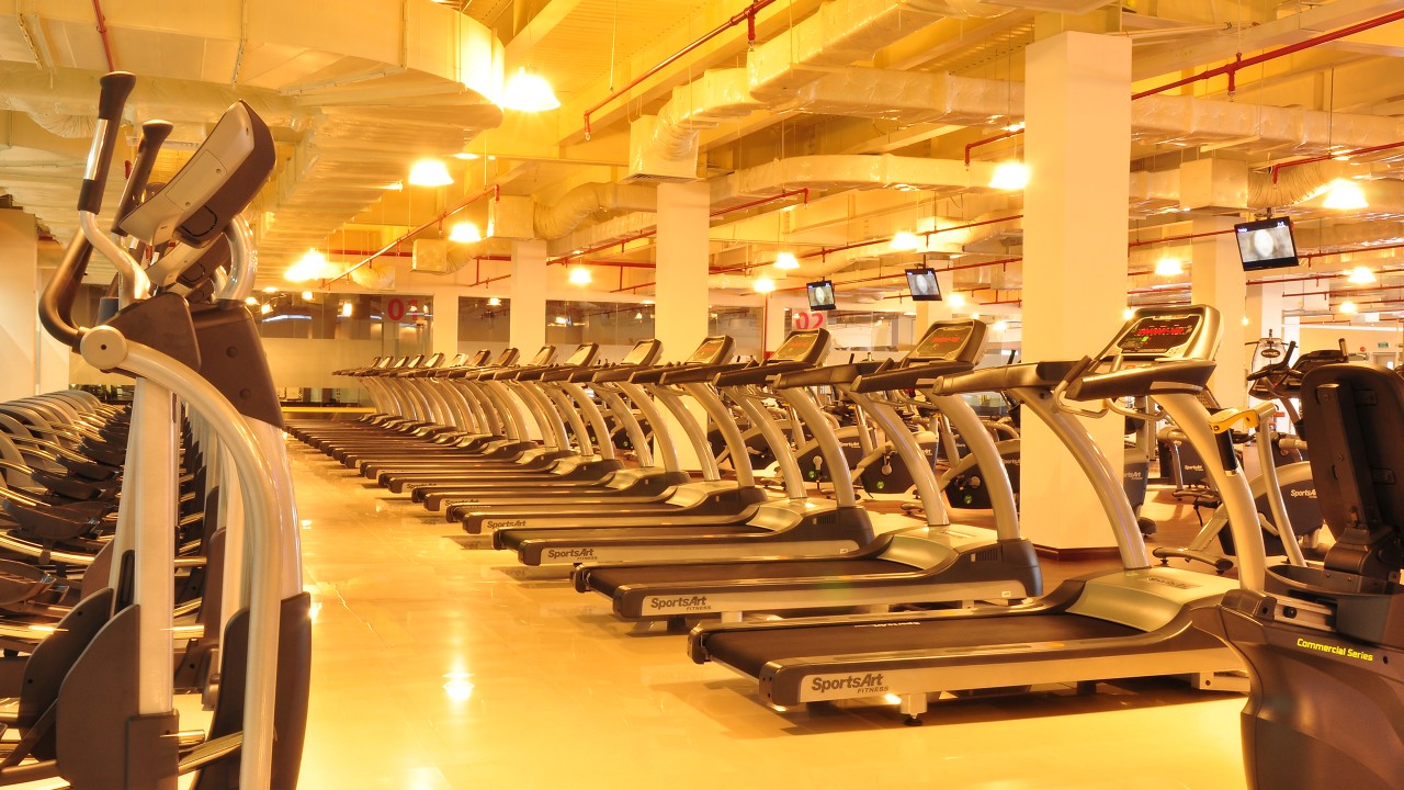 Fitness center with treadmills; image used for HSBC Vietnam debit card privilege club page